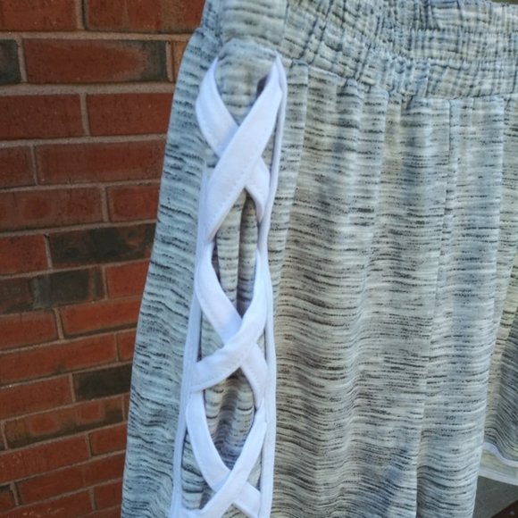 Shosho Maternity Shorts - Picture 2 of 3